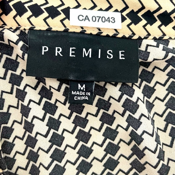 Premise geo pattern tunic with belt. - Picture 3 of 3